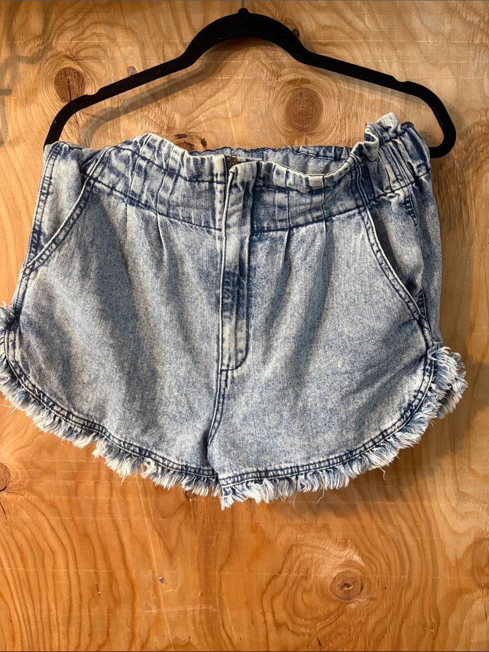 Elastic Waist Light Blue Denim Frayed Hem Shorts